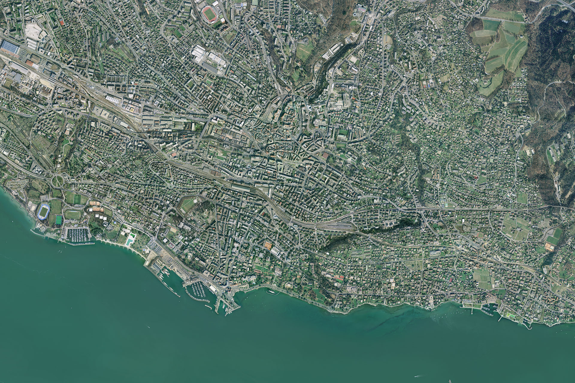 <strong>1,300,000 MEGAWATT HOURS: LAUSANNE </strong>1,300,000 MWh energy consumption (2/2): The city of Lausanne uses the same amount of energy as the Large Hadron Collider at CERN. While the population and businesses are encouraged to save electricity, physicists are dreaming of what they can do with even more. Image: Reproduced with permission of swisstopo (BA18106)
